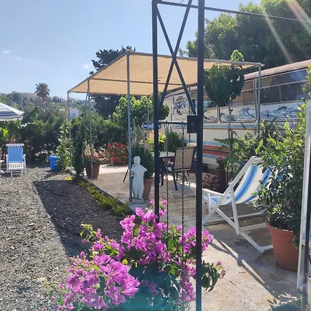 Couples Getaway Bus * Klorakas