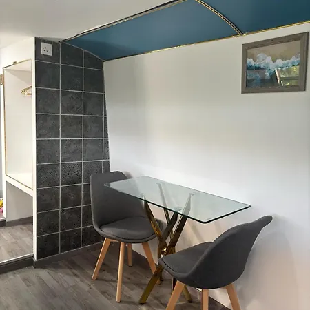 Kemp Venus Elegant - Getaway Bus *