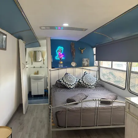 Couples Getaway Bus Klorakas