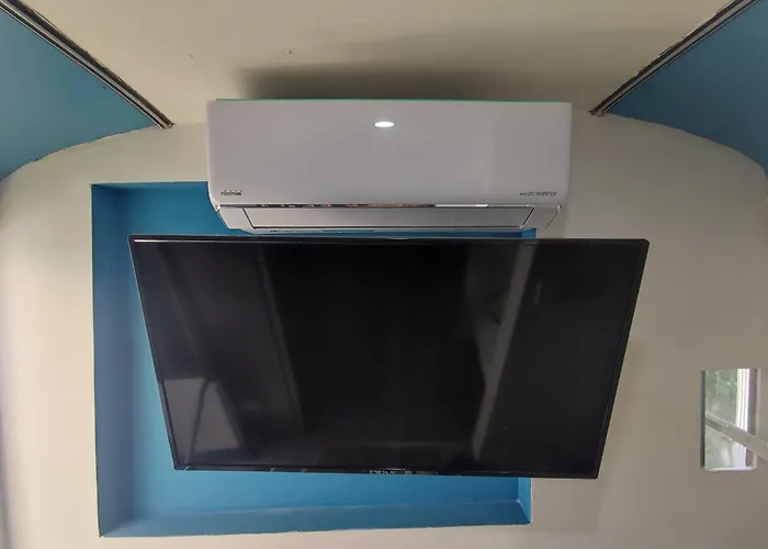 Venus Elegant - Getaway Bus Camping Klorakas