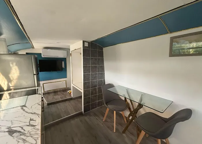 Venus Elegant - Getaway Bus Klorakas