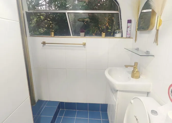 Venus Elegant - Getaway Bus