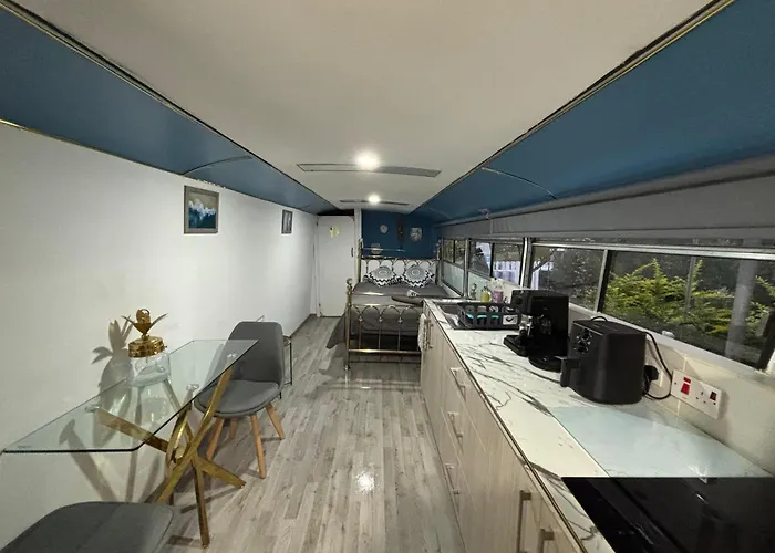 Venus Elegant - Getaway Bus * Klorakas